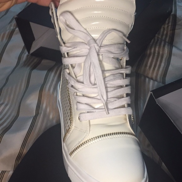 Shoes from Scene - Picture 3 of 4